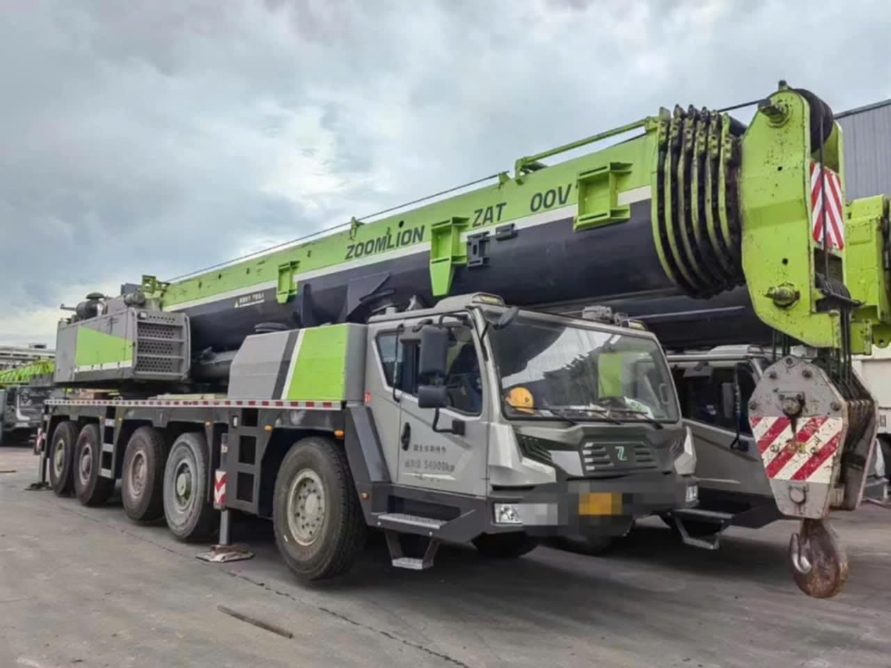 Xe cẩu chuyên dụng 100 tấn