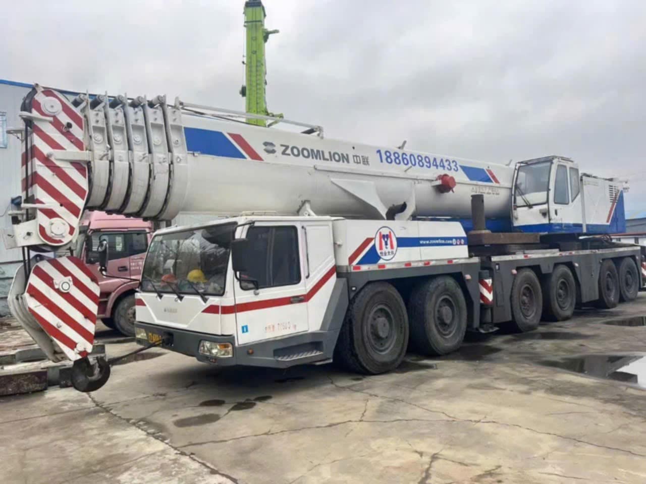 Xe cẩu chuyên dụng 200 tấn