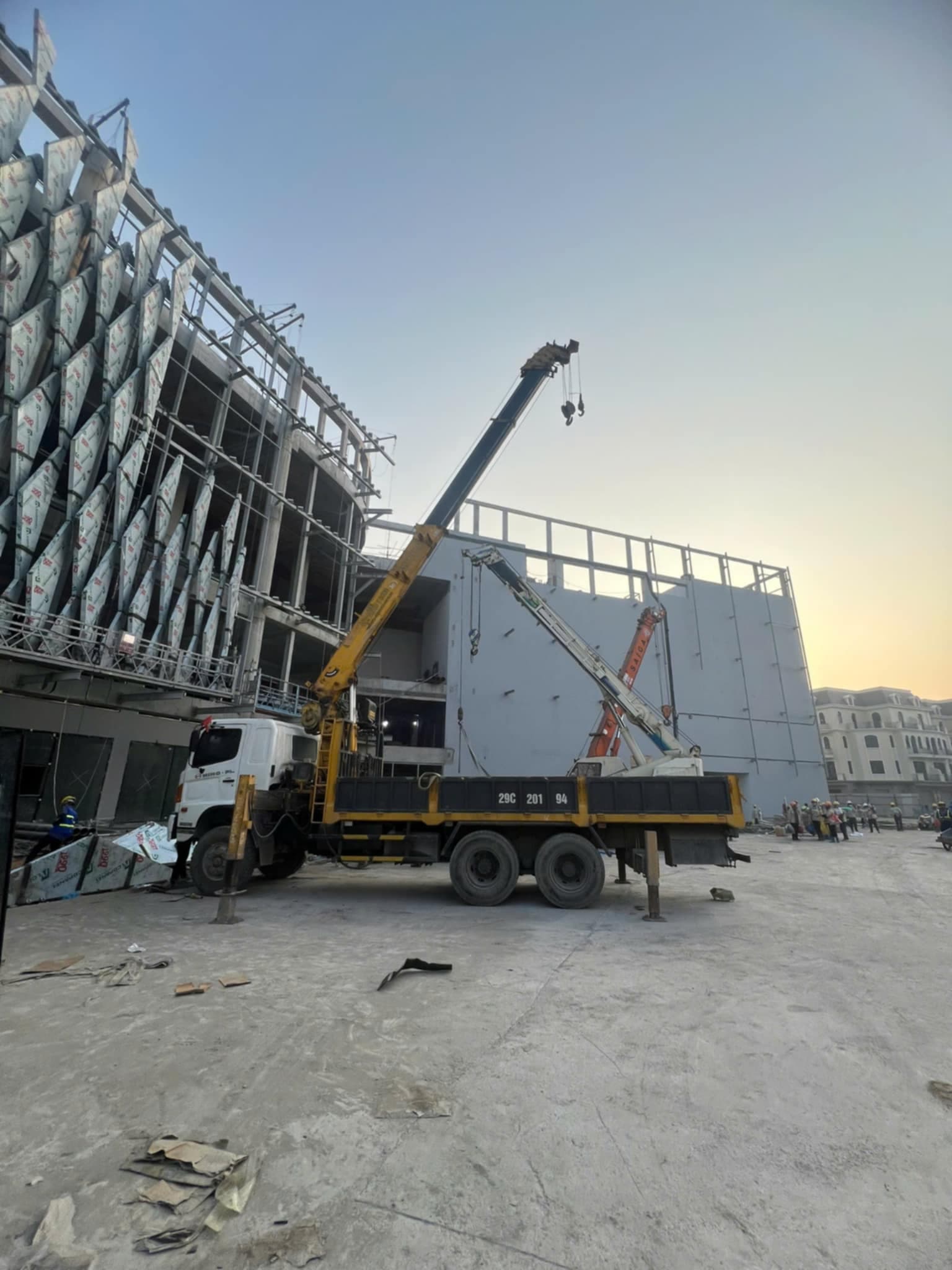 Xe cẩu tự hành 10 tấn